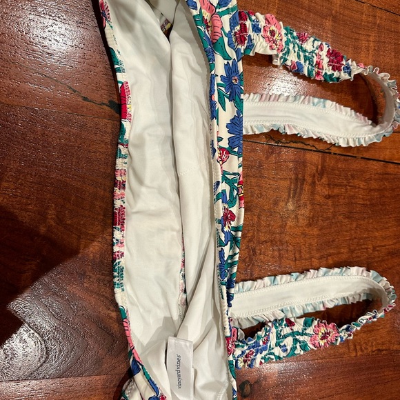 Vineyard Vines White Tisbury Floral Smocked Bikini Top, size medium - Picture 6 of 8